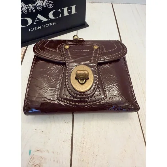Y2K Coach Legacy Crinkled Calf Patent Leather Turnlock Wallet Brown 4.5 VGUC*